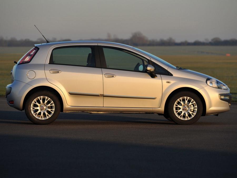  Fiat Punto Evo 5-Door 2010 года  (UK) (фото 12 из 16)